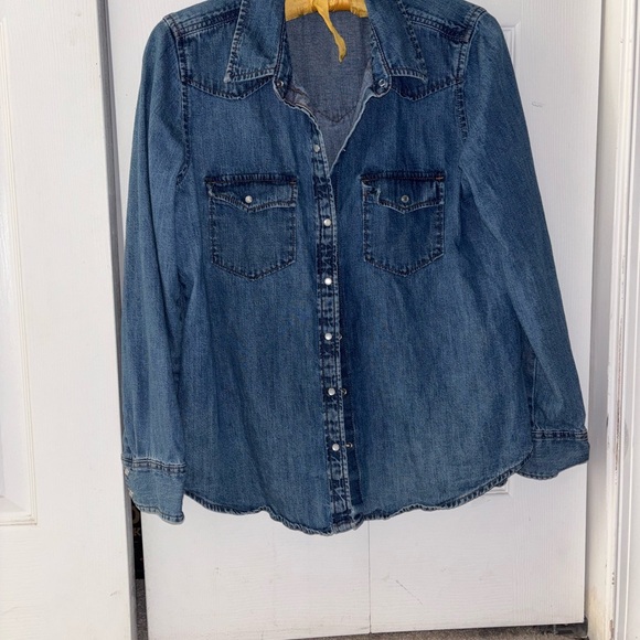 NWOT Old Navy Denim Snap Shirt - Picture 1 of 9
